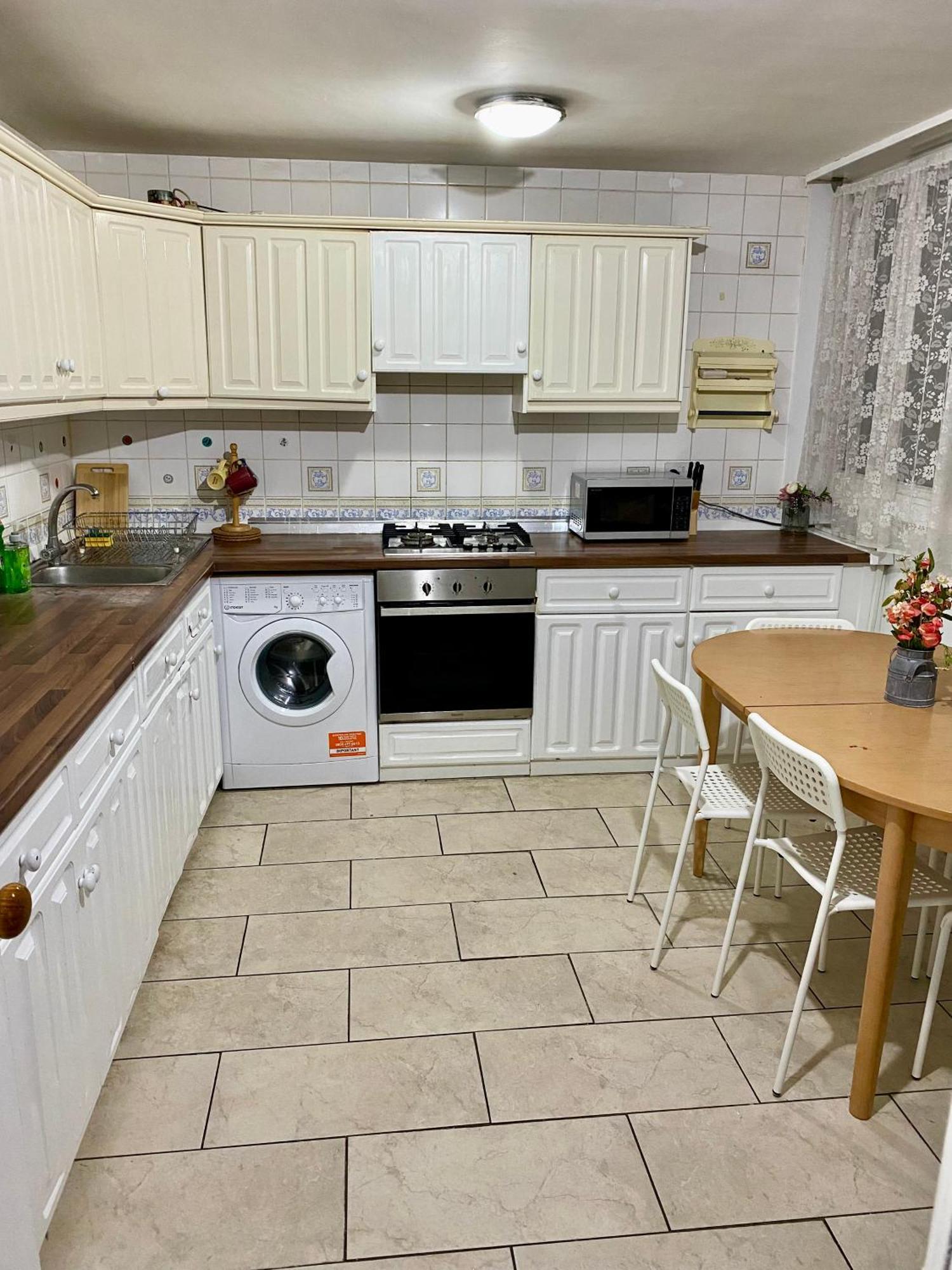 3 Bedroom Flat, Oxford Circus, W1w Appartement